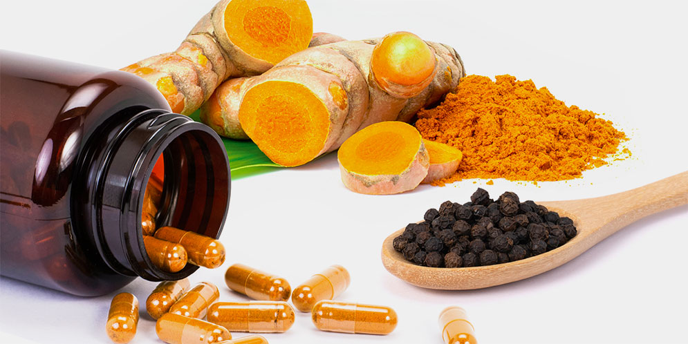 Piperina e curcuma funzionano per dimagrire? Benefici e come assumerle