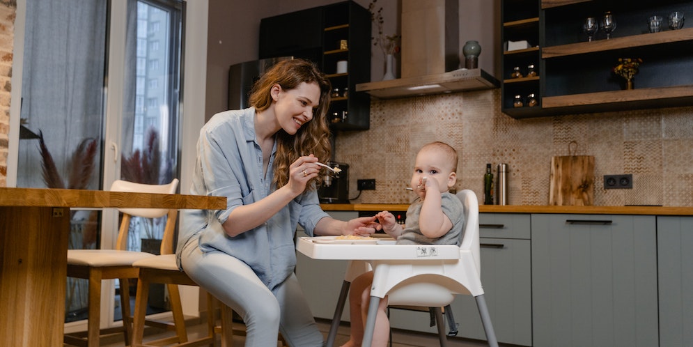 Svezzamento bambini: quando, come iniziare, modalità